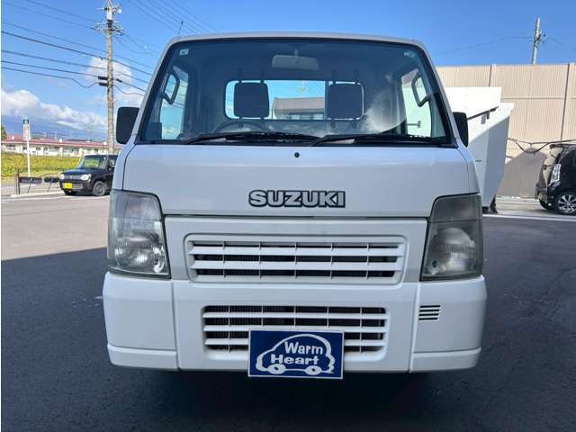 入庫時に試走行及び点検確認を行っておりますが、さらに納車前には自社工場にて充実した点検整備消耗品などの部品交換、油脂類の交換等など、当社自慢の職人気質の整備士がきっちり整備いたしますのでご安心下さい。