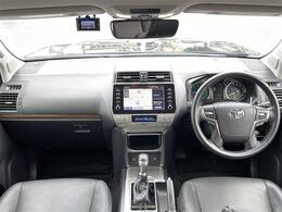 【　オ【インパネ全体】全方位で視界が広く、高い目線で運転もしやすいです！ートエアコン　】車内温度を感知して自動で温度調整をしてくれるのでいつでも快適な車内空間を創り上げます！