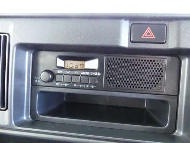 純正のAM/FMカーラジオを装備です。