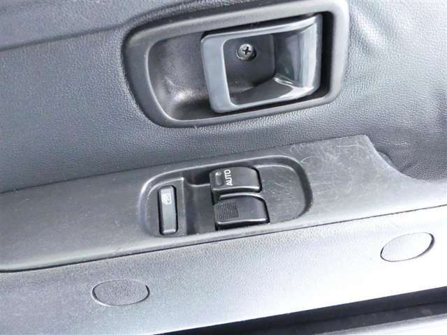 運転席、助手席パワーウインド付きです。