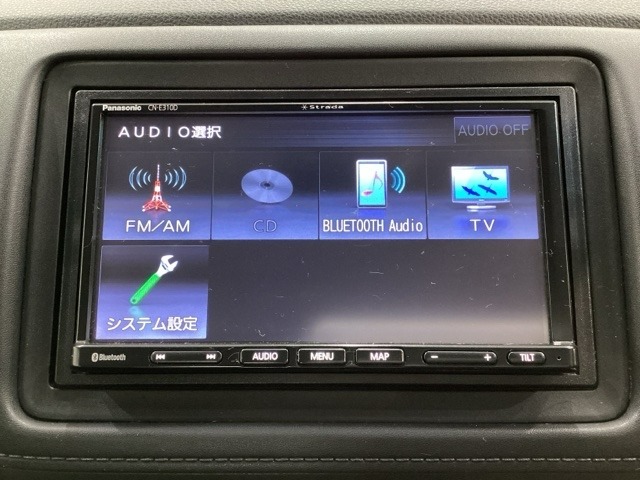 ワイド画面のナビゲーションはフルセグTVのメモリーナビ（社外品）を搭載しています。Bluetoothオーディオ機能がありますので、スマートフォンなどの音楽も再生できます。
