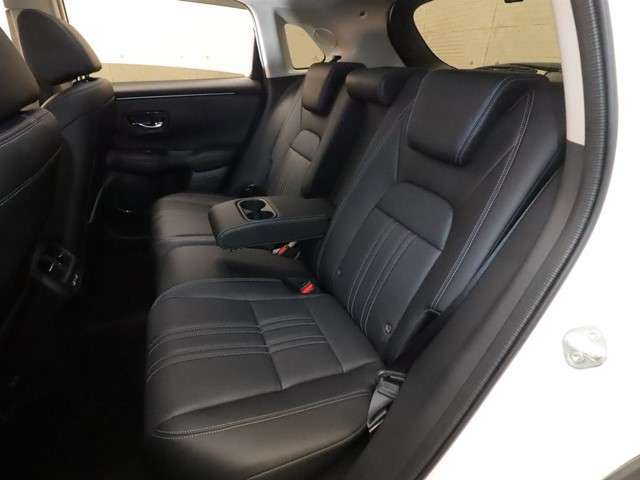 お車のご購入は　カーセブンメガ三郷店にお任せ！入庫の流通がシンプルでおトクな下取り車、買取車が多数在庫！また、とても魅力的なオークションカーも勢ぞろい♪広大な展示場に300台以上の在庫がございます♪