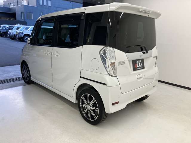 ドアバイザー・フロアマット付きです。