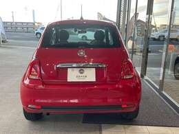 ドーナツ型のヘッドライトが特徴的です。