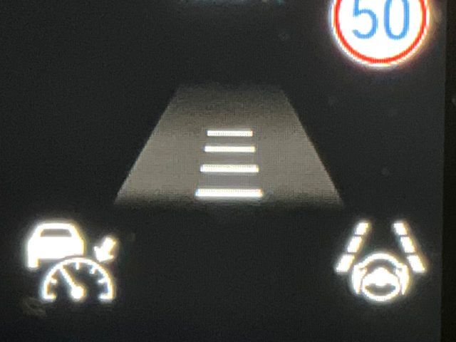 【アダプティブクルーズコントロール】高速道路での長距離走行が楽に！！自動で速度を保つクルーズコントロールが、衝突軽減システムと連携し、前方の車両を感知して車間を保つように速度調節してくれます！！
