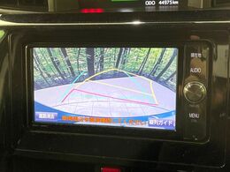 【バックカメラ】駐車時に後方がリアルタイム映像で確認できます。大型商業施設や立体駐車場での駐車時や、夜間のバック時に大活躍！運転スキルに関わらず、今や必須となった装備のひとつです！