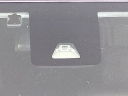 【トヨタセーフティセンス】走行中に前方の車両等を認識し、衝突しそうな時は警報とブレーキで衝突回避と被害軽減をアシスト。より安全にドライブをお楽しみいただけます。