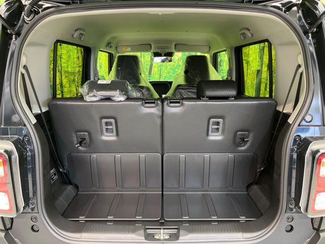 普段のお買い物や通勤、送迎等に十分な荷室スペースを確保しております。セカンドシートを倒すと、大きな荷物の積載も可能です♪