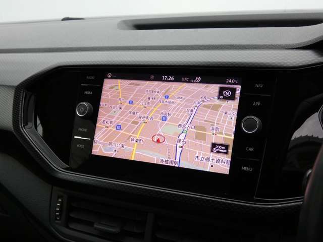 ナビゲーションをはじめ、オーディオ＆ビジュアルや車両に関する情報などを集約。すべての操作を大型タッチパネル・ディスプレイで直感的に操れるシステムです。