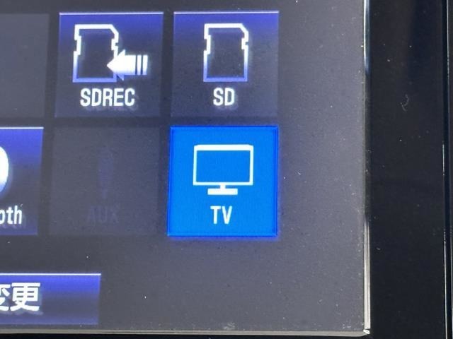 TVが見れるチューナーを装備しています。　新しい車でも付いていないことで、TVが見れない事も多々あるので要チェックです。