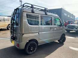 ルーフラック＆リヤラダー付き！