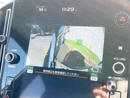 【フロント＆サイド＆バックカメラ】ドライバーから見にくい死角部分を映像で確認できるカメラを各所に装着。見通しがきかない場所や住宅密集地などを運転することが多い人におすすめの安心装備です。
