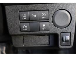 パーキングセンサー付で、車庫入れも駐車もラクラクです。