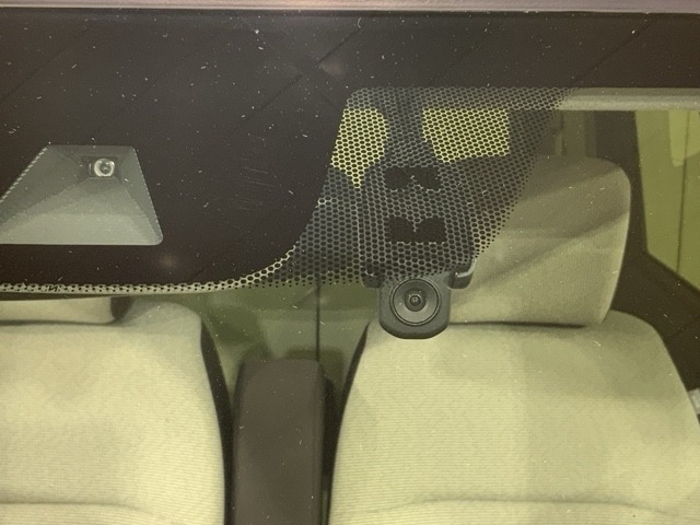 先進の安全運転支援システム、HondaSENSINGがもたらす、より高い安心と快適性です。ドライブレコーダー付きで、万が一の場合でも安心です。