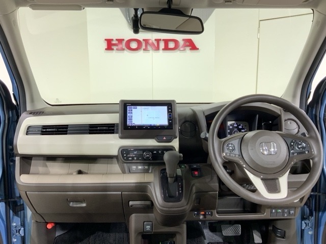 操作性も考慮したスッキリとしたインパネ周り。