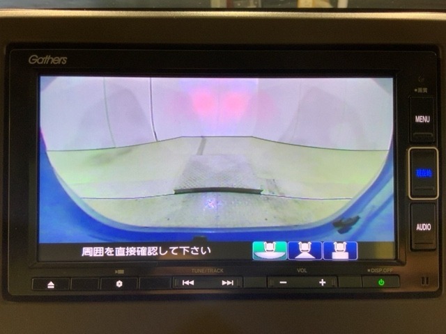 リアカメラ付で、後方をナビ画面で確認。車庫入れも安心です。もちろん、バックギアと連動しています。