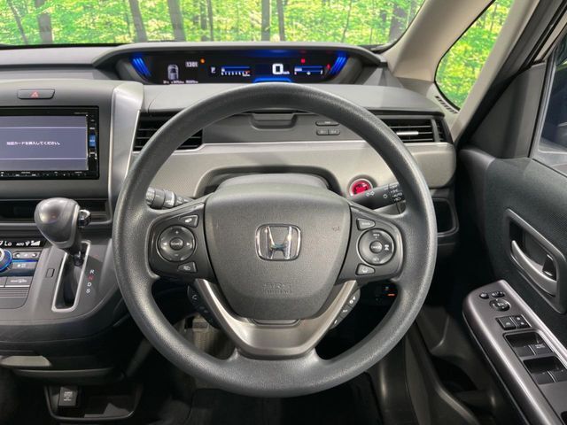 【ステアリングスイッチ】運転中、前方から目線をそらすことなく、オーディオ等の操作が可能な便利機能！安心＆快適なドライブを演出してくれます♪
