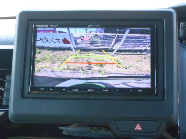 バックカメラ装備☆駐車時しっかりサポートしてくれます♪
