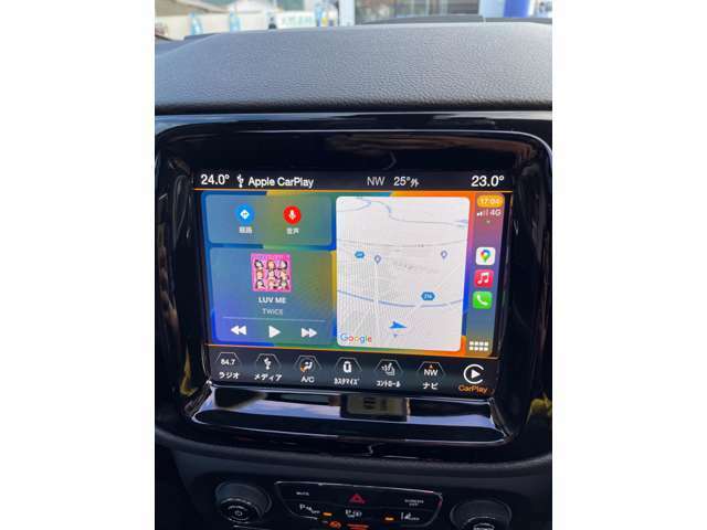 AppleCarPlayでスマホと有線接続でナビ・オーディオ再生などスマホのアプリ機能が画面で使える便利機能です♪