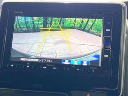 【バックカメラ】駐車時に後方がリアルタイム映像で確認できます。大型商業施設や立体駐車場での駐車時や、夜間のバック時に大活躍！運転スキルに関わらず、今や必須となった装備のひとつです！