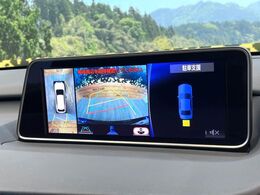 【パノラミックビューモニター】専用のカメラにより、上から見下ろしたような視点で360度クルマの周囲を確認することができます☆死角部分も確認しやすく、狭い場所での切り返しや駐車もスムーズに行えます。