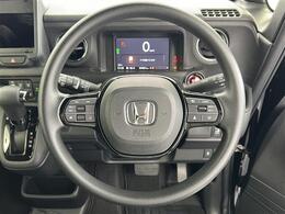 【ステアリング】軽い力で扱いやすいハンドルです。目立つ傷やスレなどなく綺麗な状態です！除菌プランいれていただくとさらに快適に！清潔なお車はお子様にも安心ですね！