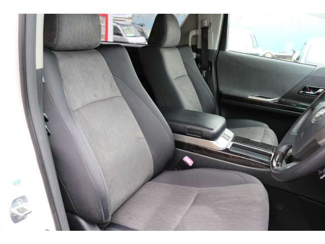 内装　運転席側シート画像