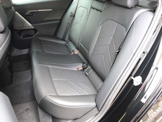 BMWの座席シートは人間工学に基づいた設計がされており、長時間乗っていても疲れにくいです。
