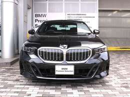 【YANASE】ステッカーはお客様の車がトラブルに遭った万一の時、それに気付いたヤナセスタッフが【お手伝いできませんか？】とお声掛け出来る様にする為です。