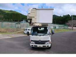 遠方販売実績も多数あり！遠方のお客様でも安心してお車をご購入いただけるよう、車検整備やその他の修理箇所、また欠損部品補填などの作業を行なってからお客様にお渡ししています。