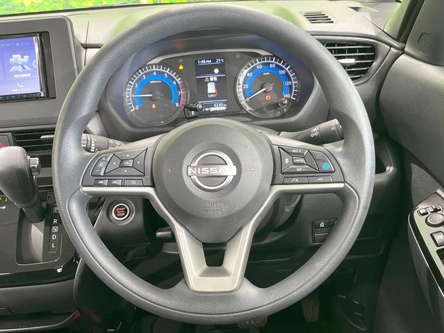 インテリアに合わせたデザインのステアリングは、運転される方のことも考え、運転しやすい形状、大きさです。是非一度、実際に触ってお確かめください。