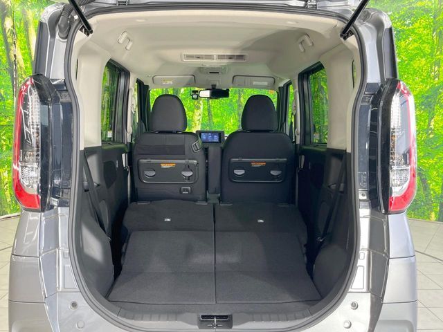 後席を格納すると、これだけの広さが！シーンに合わせたシートアレンジで、大きな荷物も積むことが出来ます♪