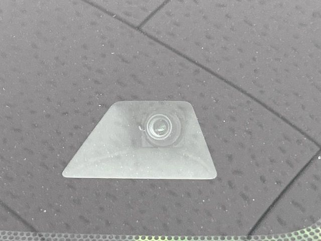 【インテリジェントエマージェンシーブレーキ】フロントカメラで前方の車両や歩行者を検知。衝突しそうな時は衝突被害軽減ブレーキが作動、衝突回避をサポート。より安全にドライブをお楽しみいただけます。