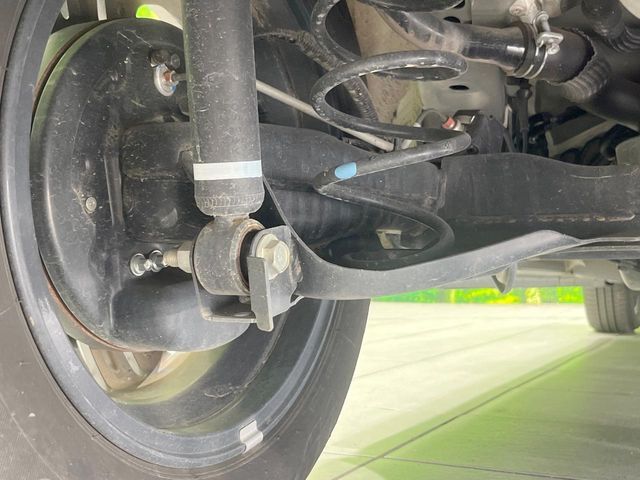 お車を安心してお乗りいただく為には、足回りの定期点検が欠かせません。サービスサポート（有償保証）では無料点検もご提供しており、安心のカーライフをお過ごしいただけるサポート体制が整っています。