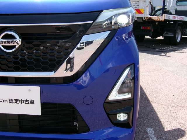 LEDヘッドランプ装備で、明るく安全に夜道もサポートしてくれます。