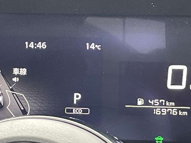 視認性向上のために大型化したメータークラスターにカラー液晶を使用したアドヴァンスドディスプレイを採用。