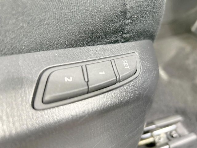 【メモリー機能付きパワーシート】ドライバーごとに設定したシート位置を記憶して、ボタン一つで切り替えできる便利な機能！運転する方が複数名いらっしゃるご家庭におすすめです♪