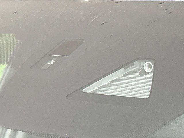 【スマートブレーキサポート】走行中に前方の車両等を認識し、衝突しそうな時は警報とブレーキで衝突回避と被害軽減をアシスト。より安全にドライブをお楽しみいただけます。
