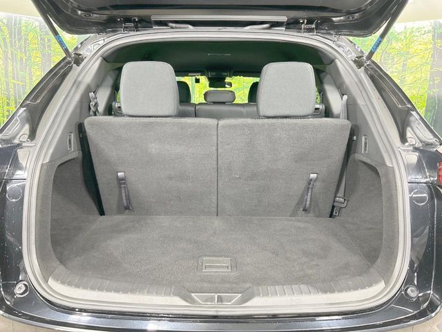 積み下ろしのしやすいデッキにはたっぷりと荷物を積み込んでいただけます。遊びから仕事まで、様々なシーンで頼れます♪