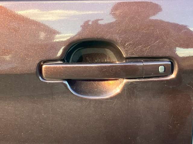 お車の状態は内外装共にとても綺麗な状態を保っておりますので私共でも自信を持ってお薦め出来る1台です！！同年式のお車と比べますと、大事にお乗りだった事を実感して頂けるはずです♪