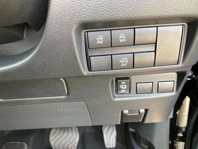 運転席右側には各種スイッチがあります！