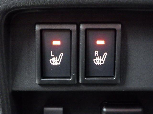 運転席と助手席の座面を温めるシートヒーターを標準装備！寒い日でも快適に過ごすことができます。