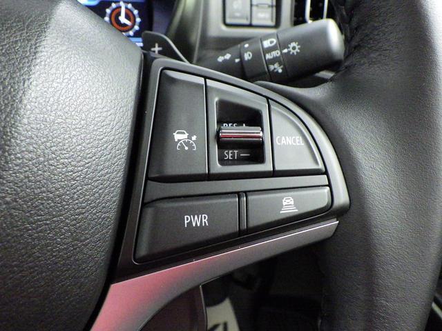 アダプティクルーズコントロールは先行車との距離をミリ波レーダーで測定し車間距離を保ちながら自動的に加速・減速。車間距離も3段階で設定が可能。パワーモードボタンはモーターアシストをトルクアップします。