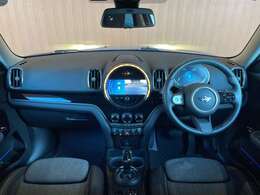 LIBERALAでは多種多様の車種をご用意させていただいております。お客様がご納得いくまで、そのお車の持つ特性を五感すべてで感じ取っていただける場をご提供します。