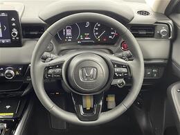 【ステアリング】軽い力で扱いやすいハンドルです。目立つ傷やスレなどなく綺麗な状態です！除菌プランいれていただくとさらに快適に！清潔なお車はお子様にも安心ですね！