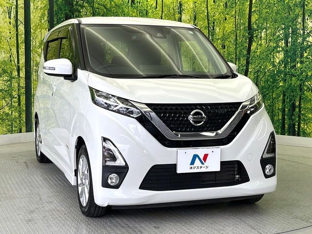 大好評のボディコーティング「弾スプラッシュコート」もご納車までに施工可能。通常のガラスコートと異なる、耐久年数6年の無機質ガラスコーティングが、ボディをキレイな状態に保ってくれます。