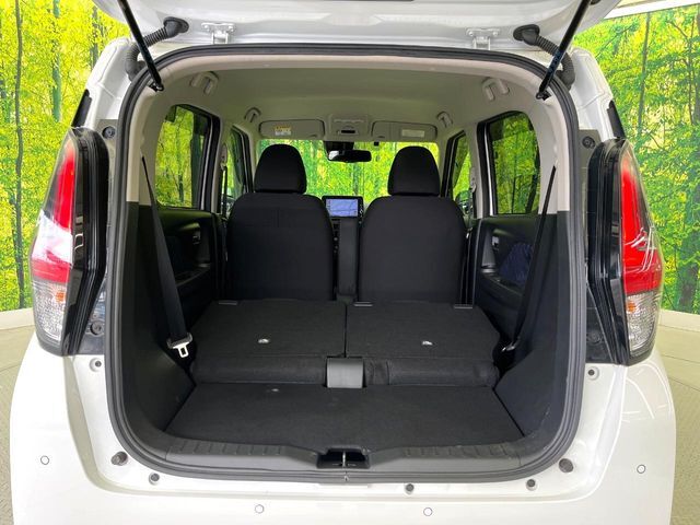 普段のお買い物や通勤、送迎等に十分な荷室スペースを確保しております。セカンドシートを倒すと、大きな荷物の積載も可能です♪
