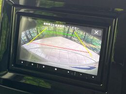 【バックカメラ】駐車時に後方がリアルタイム映像で確認できます。大型商業施設や立体駐車場での駐車時や、夜間のバック時に大活躍！運転スキルに関わらず、今や必須となった装備のひとつです！