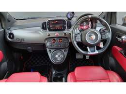 運転席、助手席ともにきれいな状態です♪