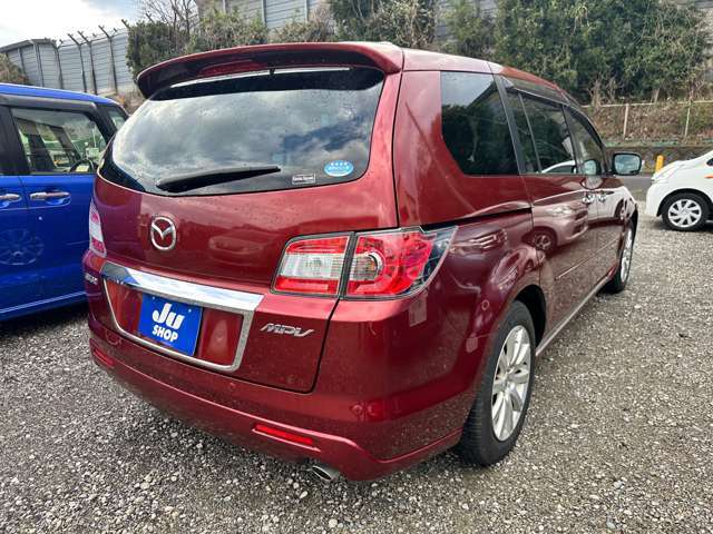 当社の納車前の整備は認証工場において、法定12ヶ月または24ヶ月点検を行い交換の必要箇所は交換・整備をし記録簿を発行するまで行います。（一部車輌を除く）